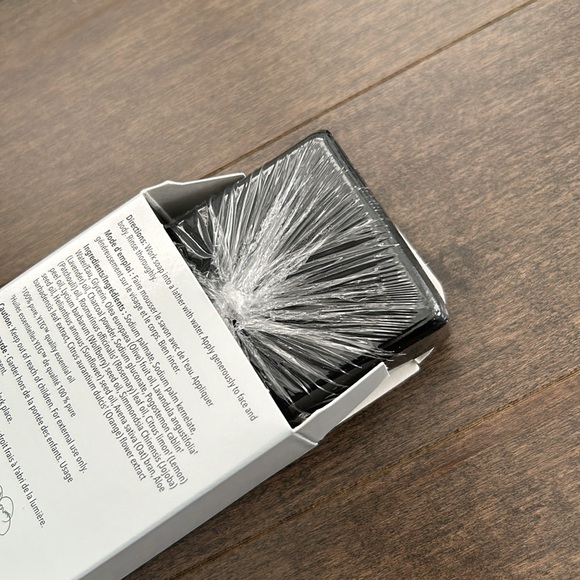 YOUNG LIVING Charcoal Bar Soap, Natural Eco-Friendly Living, Bath Face Skincare - Picture 4 of 5